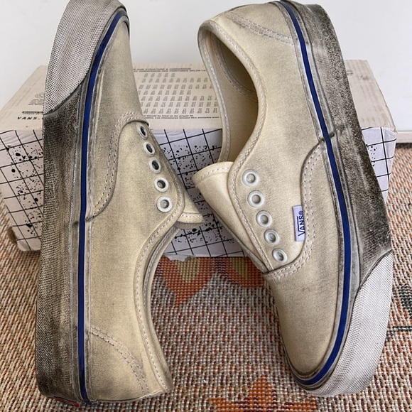 Vans WMNS 0g Authentic L
Stressed Classic White
VN0A5FBD2VZ
Sneakers - Picture 11 of 16